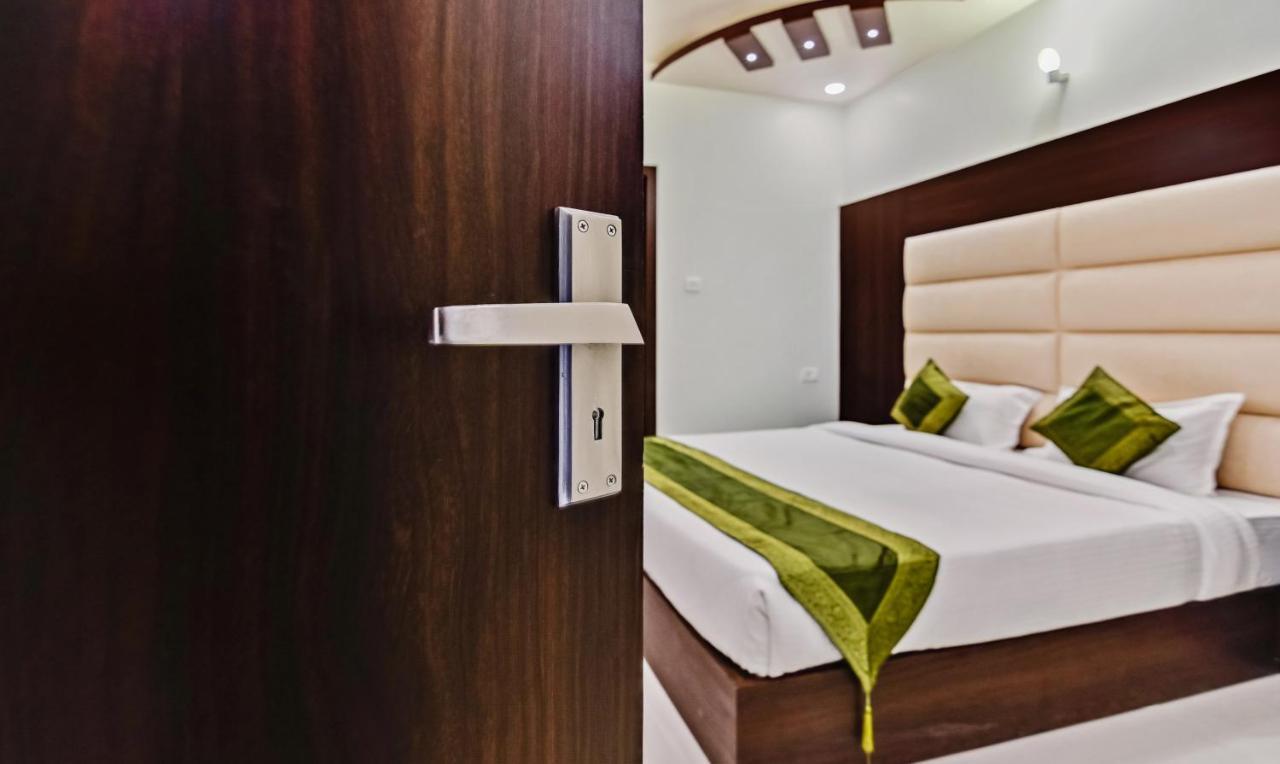 Treebo Resto- Near Lucknow Railway Station Hotell Eksteriør bilde