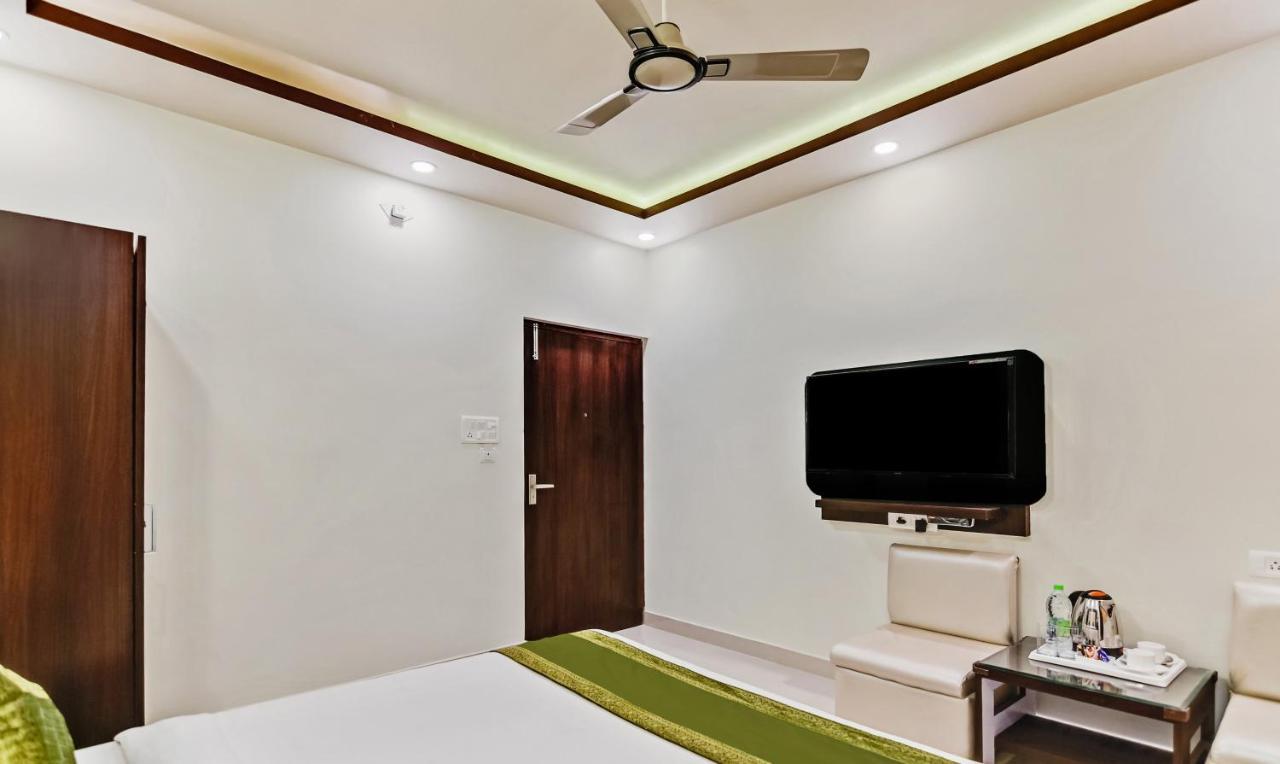 Treebo Resto- Near Lucknow Railway Station Hotell Eksteriør bilde